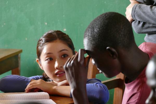 石原さとみ、内戦の爪痕が残るウガンダを訪問「知ったからには責任を持ちたい」