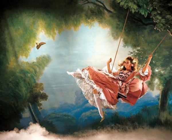 マライアがマリー・アントワネットに!? 「ハーパーズ バザー」最新号で大変身