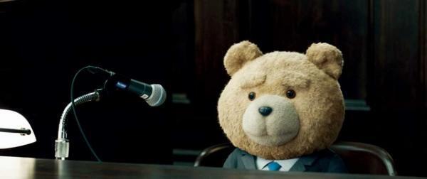 【特別映像】法廷で「レリゴー」!?『テッド2』若者に手厳しい“中年オヤジ”