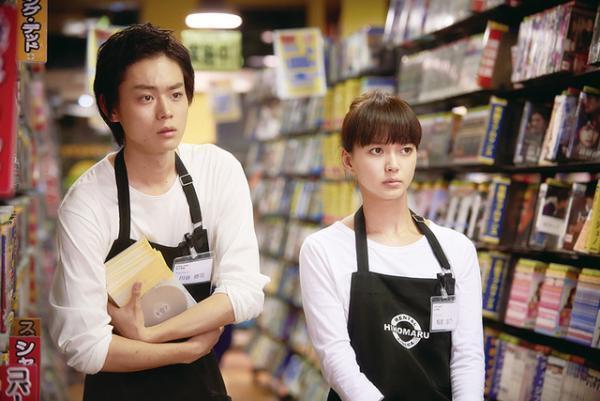 菅田将暉、酔っ払いながら“初キス”に挑戦！『ピース オブ ケイク』