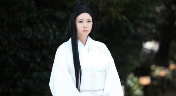 真木よう子が“幽霊”に！二階堂ふみ主演『蜜のあわれ』