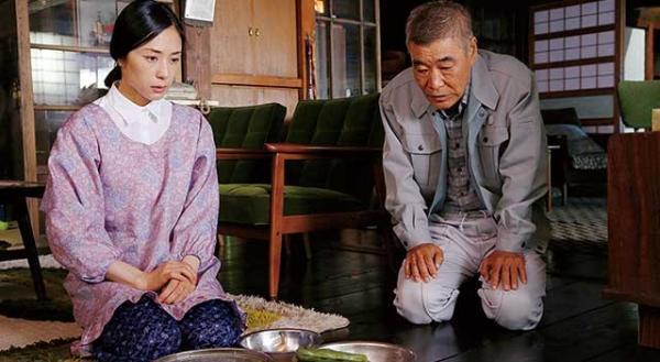 深津絵里、ロハスな“もんぺファッション”を披露！『岸辺の旅』