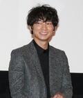 綾野剛、寝ぼけた（？）多部未華子に助け舟　「まだ、おねむの時間かな？」