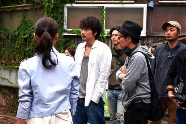 多部未華子＆綾野剛、キス直前！メイキング写真到着『ピース オブ ケイク』