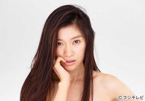 篠原涼子、“すっぴん”を披露！「フルメークの方が安心」