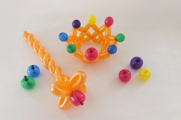 ハロウィンの世界観を表現！「ファミリア銀座本店」でバルーンアートのワークショップ開催