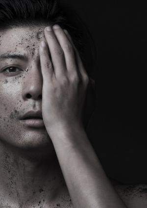 玉山鉄二、現代の平成会社員に！連続ドラマW「誤断」