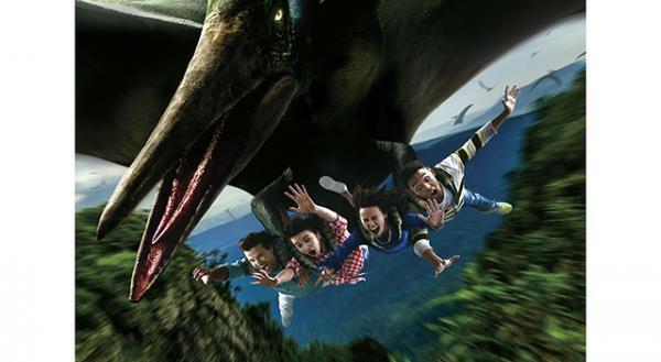 【USJ】恐竜に捕まって空を飛ぶ!? 前代未聞のフライング・コースター誕生