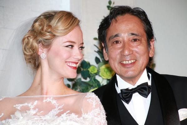 “美しすぎる妻”マイコラス夫人、ルー語全開のルー大柴を笑顔で受け流す！