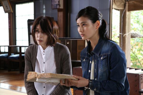 竹内結子＆橋本愛、美女バディが謎を解く！『残穢』2ショット解禁