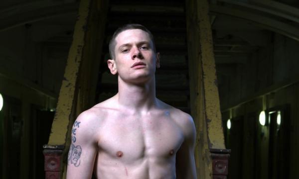 カーラ・デルヴィーニュの元カレ!? 期待の英国男子ジャック・オコンネルに注目