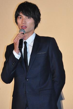 福士蒼汰、予告編で岡田准一が撃たれるシーンを見て思わず「やめて！」