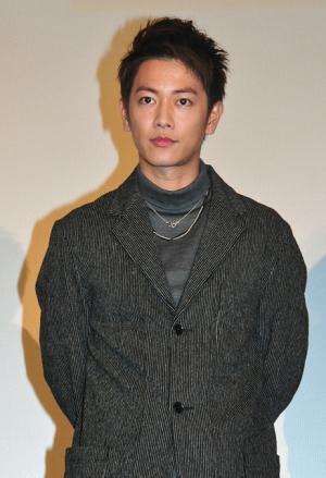 佐藤健、神木隆之介のために札幌でカニをむく！