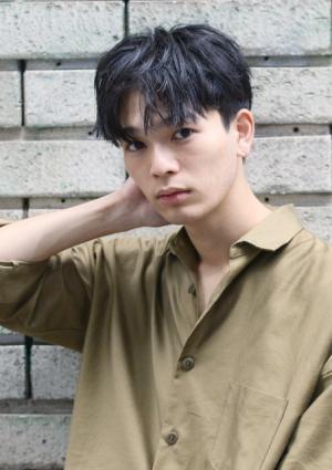 トリンドル玲奈の“彼氏役”で話題！ “ペット系男子”岩井拳士朗に注目