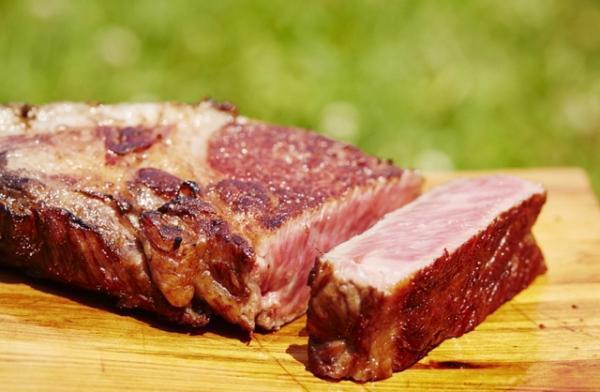 【映画ではじめるデートプラン 第28回】『ステーキ・レボリューション』×肉食系グルメデート in 恵比寿