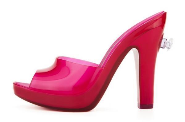 「メリッサ」、新進気鋭のデザイナー「ジェレミー・スコット」とコラボアイテム発表