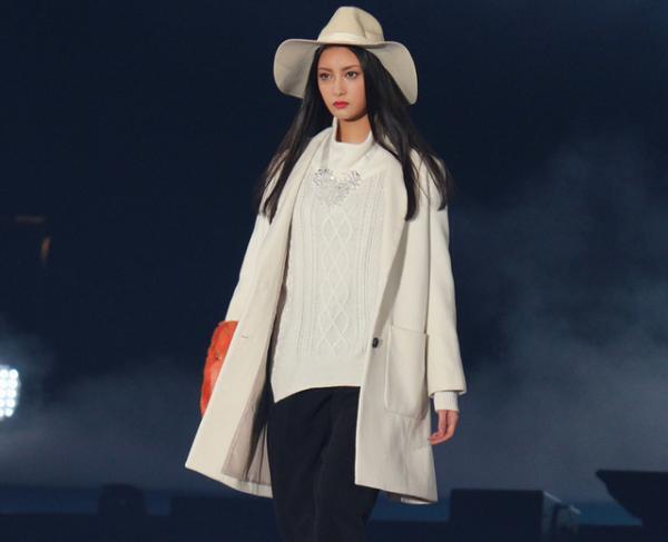 【GirlsAward2015 A/W】菜々緒、“悪女”も震える美貌でランウェイ降臨