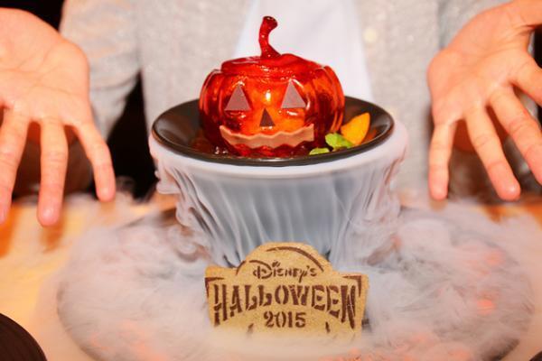 【ディズニー】パンプキンが大迫力！ハロウィン限定メニュー「エンパイア・グリル」