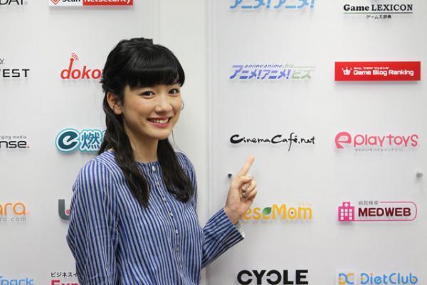 永野芽郁が編集部を訪問！「男友達と一緒に」と『俺物語!!』をアピール