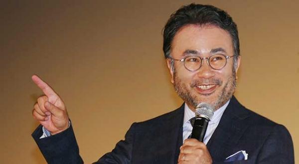 三谷幸喜監督、ヒゲ顔で舞台挨拶！16年大河「真田丸」の台本で大忙し