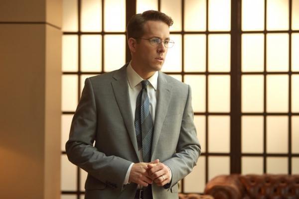 スーツにメガネ＆脱いだらすごい！ “カナダの西島秀俊”!? の魅力