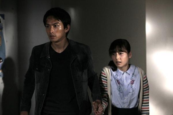 「劇団EXILE」町田啓太、“塩対応”でもぱるるを守る！『劇場霊』場面写真到着