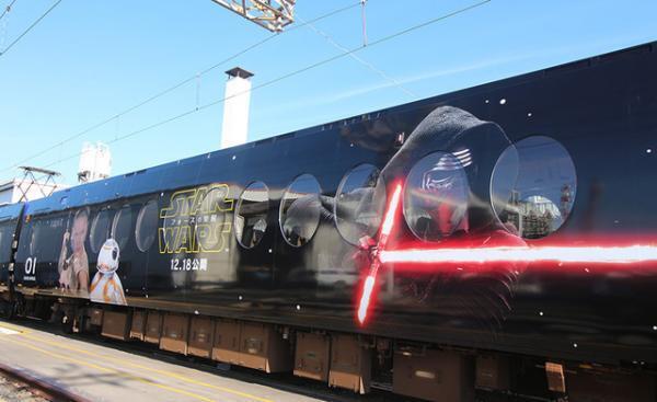 R2-D2＆BB-8ら人気ドロイドも登場「スター・ウォーズ／フォースの覚醒」号お披露目