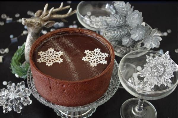 【3時のおやつ】ショコラトリー「JOHN KANAYA」のウィスキー香る大人のクリスマスタルト