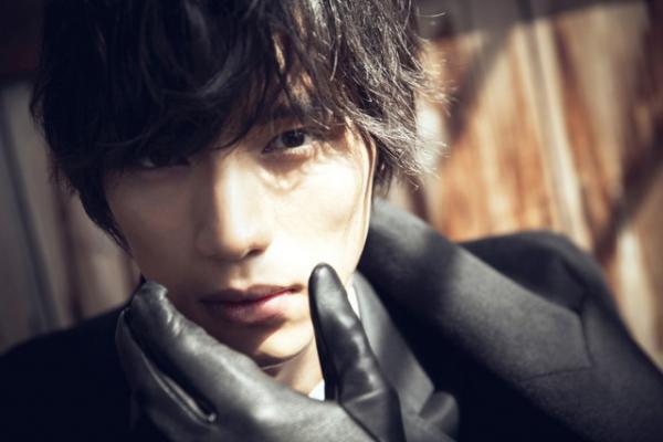 福士蒼汰「この1年で変わった」…映画顔負けの卓上カレンダー発売決定