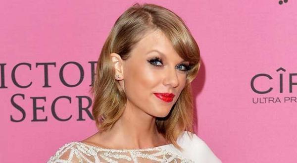 テイラー・スウィフト、聴力を失いつつあるファンの少女とシドニー公演で対面