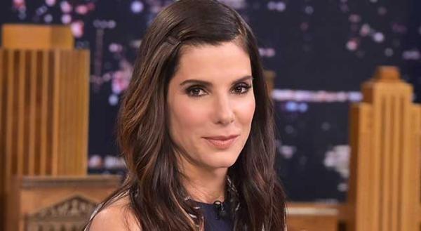 サンドラ・ブロック、3歳半の女の子を養子に迎える