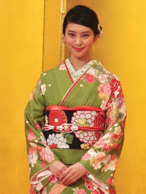 武井咲、今年の漢字は「穏」！　「吸収の時間を作れた」