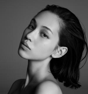 水原希子、問題ありな“お嬢様”を熱演！香取慎吾主演「家族ノカタチ」