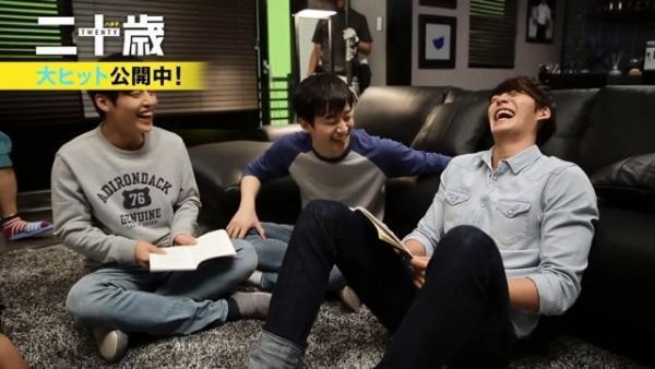 【特別映像】2PMジュノに拷問!?爆笑必至の舞台裏映像公開『二十歳』