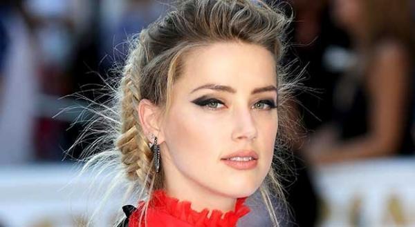 アンバー・ハード、愛犬の密輸をめぐる裁判で徹底抗戦のかまえ