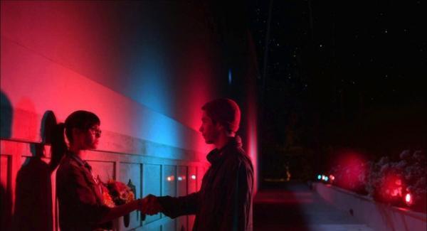 【特別映像】ビンタから一転、胸キュンの愛の告白!? エミー・ロッサム主演『コメット』