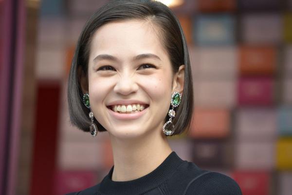 水原希子、今年一番の幸せは25歳の誕生日！「ハワイでお祝いしてもらった」