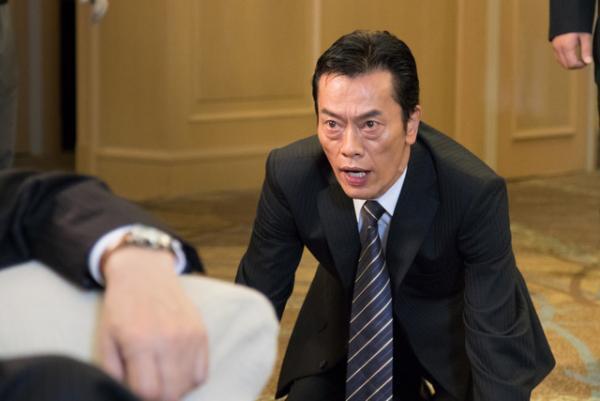 遠藤憲一、クランクイン初日に土下座＆ずぶ濡れに！「お義父さんと呼ばせて」