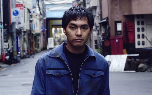 柳楽優弥＆菅田将暉の視線の先には…？　『ディストラクション・ベイビーズ』場面写真解禁