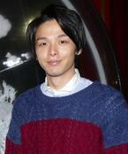 中村倫也、主演作『星ガ丘ワンダーランド』ルミネXmas巨大スノードームを電撃訪問