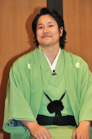 ふっくら松山ケンイチ、貫禄の和服姿で落語家デビュー!?