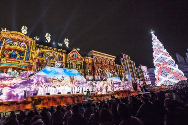 【USJ】“世界一の光のツリー”がギネス記録更新！少年合唱団LIBERAが奇跡の歌声で祝福！