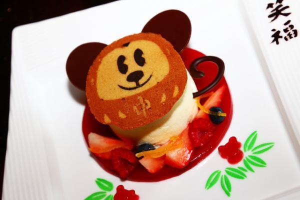 【ディズニー】だるまミッキーがかわいい！ ホテルラウンジの年末年始 限定メニュー