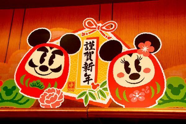 【ディズニー】“だるま”ミッキーがいっぱい！　「ニューイヤーメニュー＆グッズ」登場