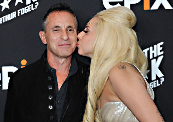 【予告編】レディー・ガガ、衝撃の告白「彼は私の人生を変えた」…ショービズ界の帝王を描く