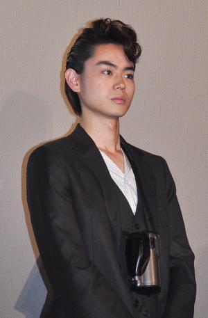 中島裕翔の晴れ舞台に“父”菅田将暉、“母”夏帆、授業参観気分でうっとり