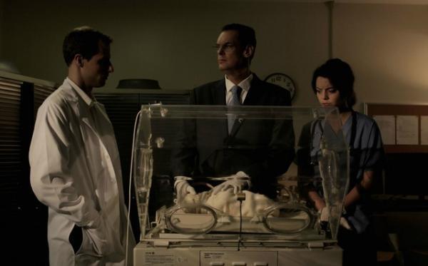 【特別映像】クローンベビーの姿も… “タブー”に踏み込む『エリザベス　神なき遺伝子』