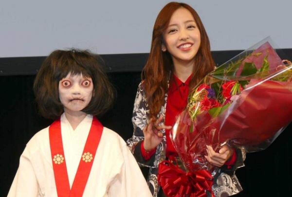 板野友美 10周年記念イベントで初主演作 のぞきめ 予告編 主題歌を解禁 16年1月17日 ウーマンエキサイト 1 2