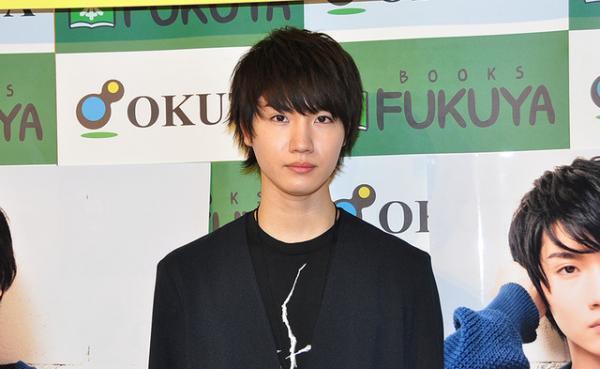 桜田通、カレンダーでのギャル男、女装などノリノリ大変身に自信！