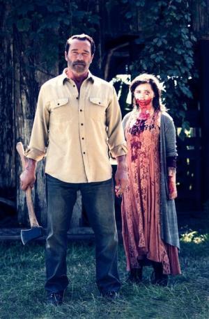 アーノルド・シュワルツェネッガー、ゾンビの“マギー”と対決!?　衝撃のオフショット公開